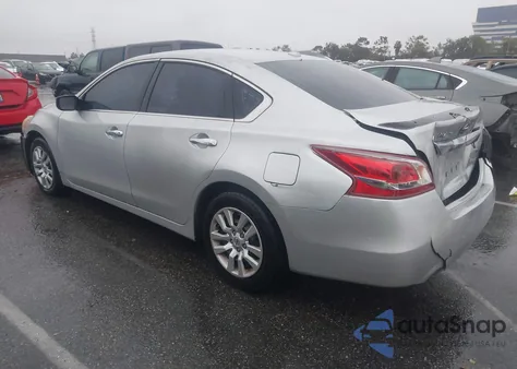 2015 Nissan Altima 2.5/2.5 S/2.5 Sl/2.5 Sv z USA, uszkodzony, nr VIN 1N4AL3AP3FC232470